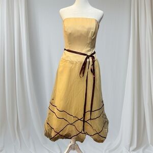 Elegant Strapless Gold/Yellow Satin Tool Dress with Burgundy Accents